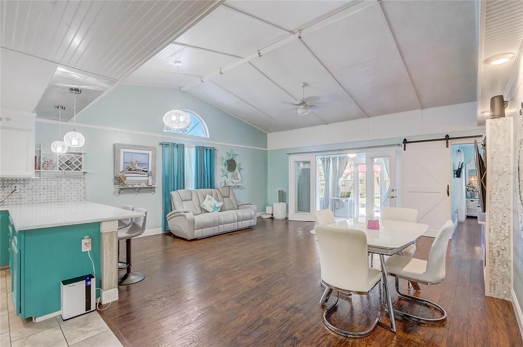 For Sale: $339,000 (2 beds, 2 baths, 1178 Square Feet)