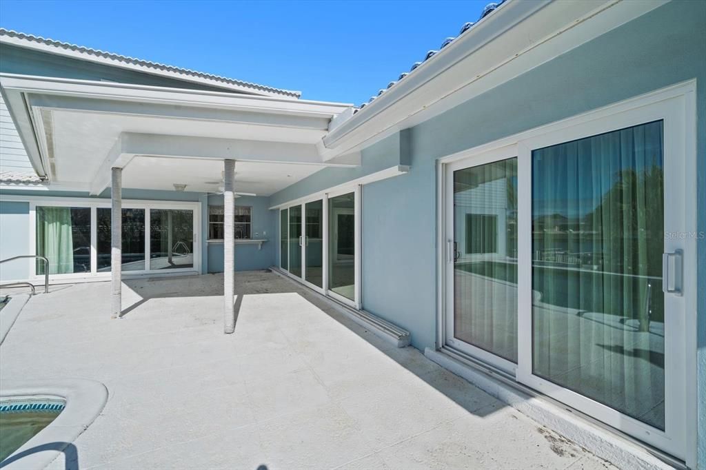 For Sale: $1,300,000 (5 beds, 4 baths, 4013 Square Feet)