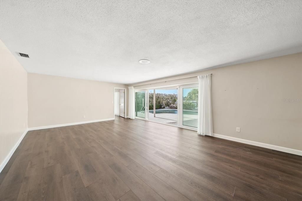 For Sale: $1,300,000 (5 beds, 4 baths, 4013 Square Feet)
