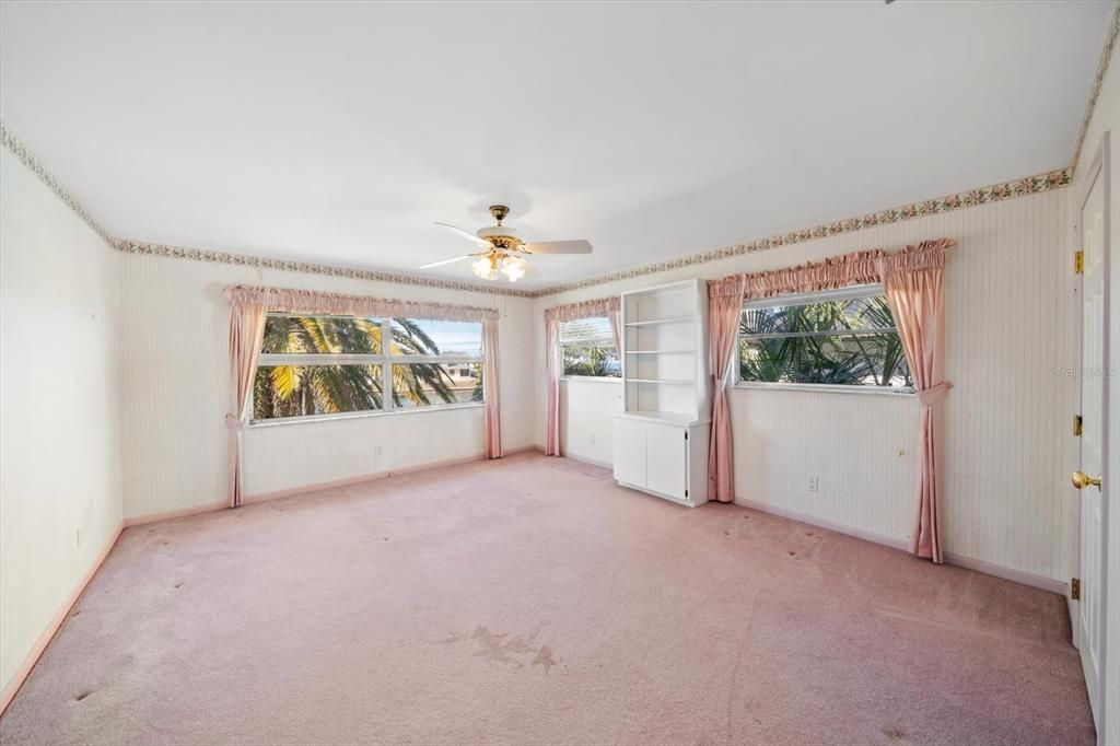 For Sale: $1,300,000 (5 beds, 4 baths, 4013 Square Feet)