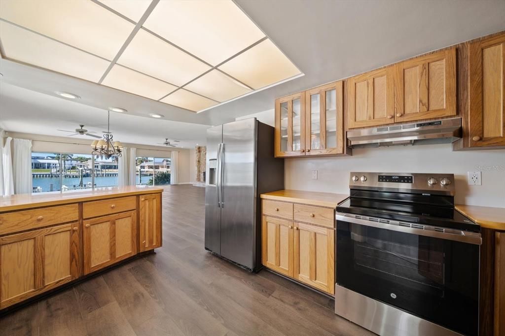 For Sale: $1,300,000 (5 beds, 4 baths, 4013 Square Feet)