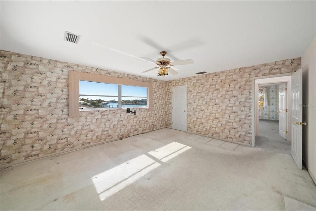 For Sale: $1,300,000 (5 beds, 4 baths, 4013 Square Feet)