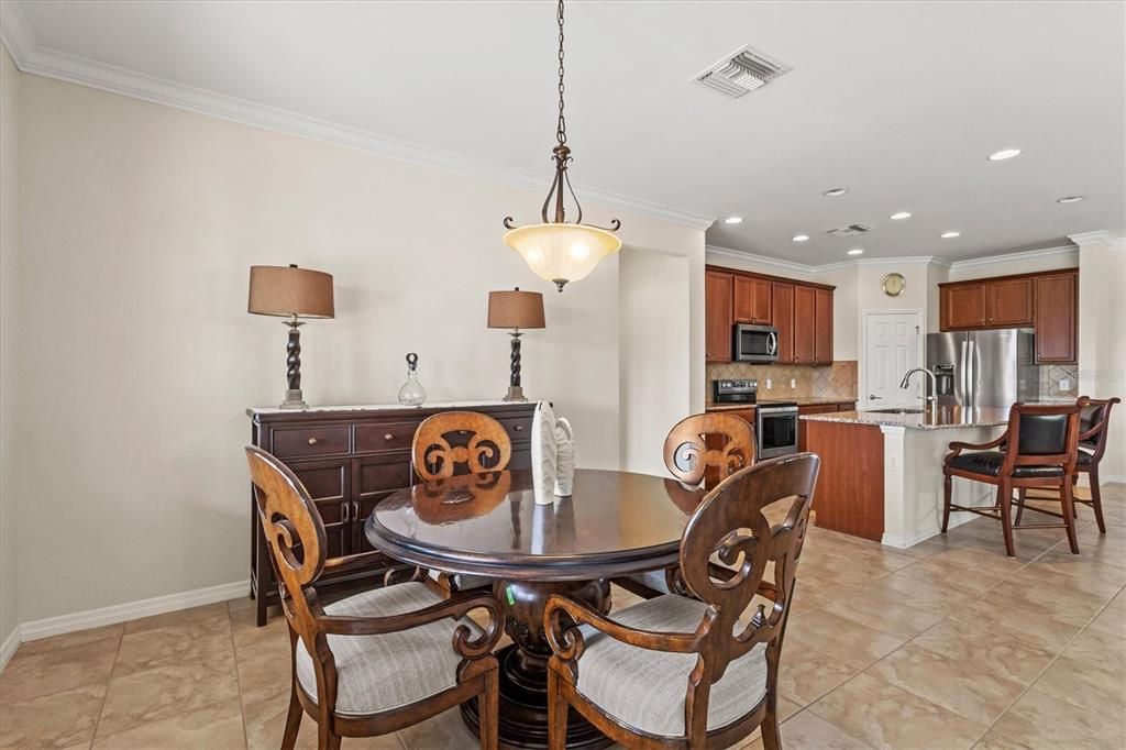 合同活跃: $575,000 (2 贝兹, 2 浴室, 2027 平方英尺)