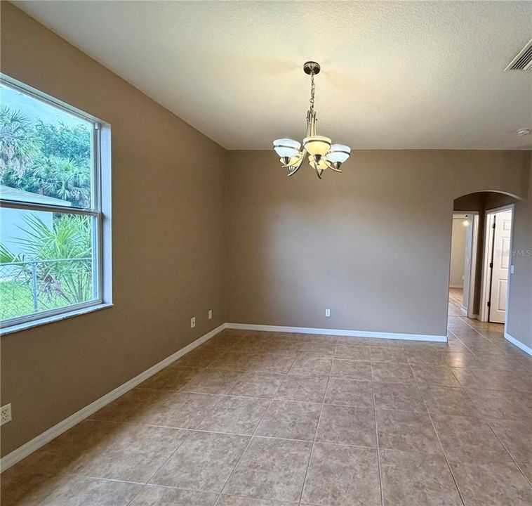 For Rent: $2,300 (3 beds, 2 baths, 1815 Square Feet)