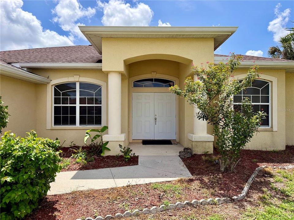 For Rent: $2,300 (3 beds, 2 baths, 1815 Square Feet)