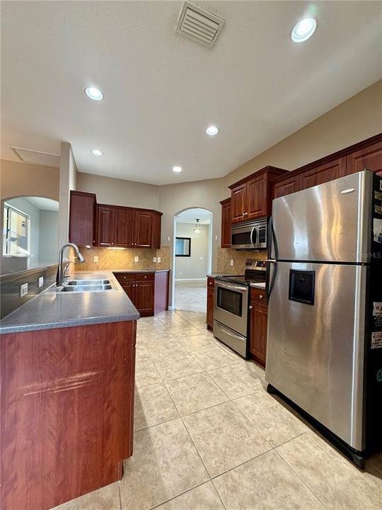 For Rent: $2,300 (3 beds, 2 baths, 1815 Square Feet)