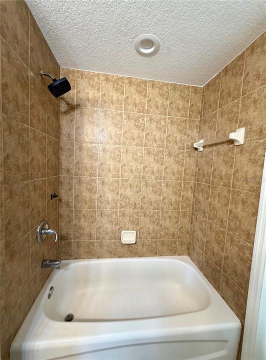 For Rent: $2,300 (3 beds, 2 baths, 1815 Square Feet)
