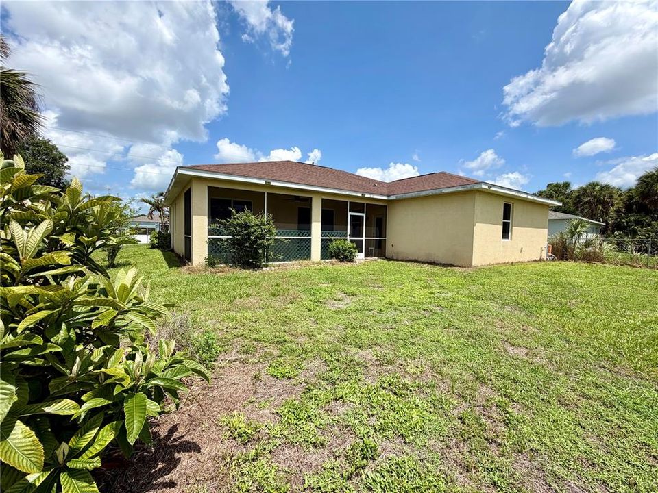 For Rent: $2,300 (3 beds, 2 baths, 1815 Square Feet)