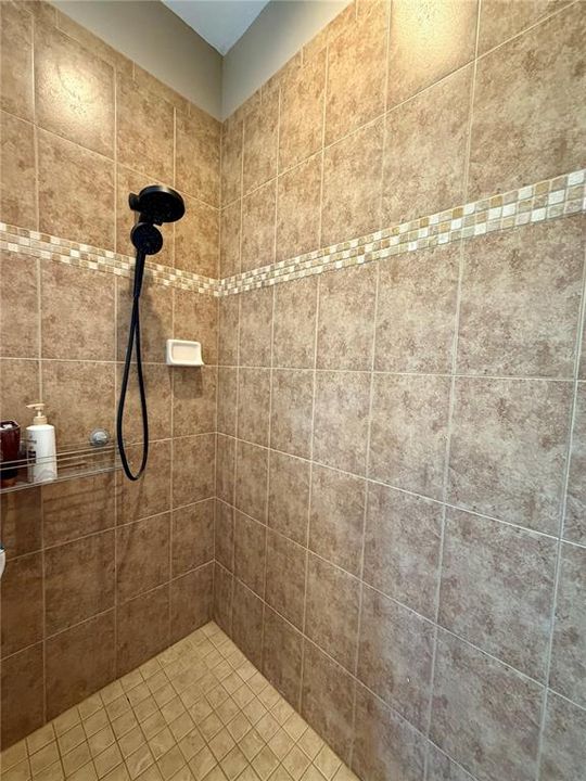 For Rent: $2,300 (3 beds, 2 baths, 1815 Square Feet)