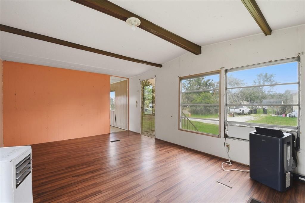 For Sale: $30,000 (2 beds, 1 baths, 672 Square Feet)