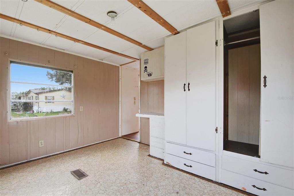 For Sale: $30,000 (2 beds, 1 baths, 672 Square Feet)