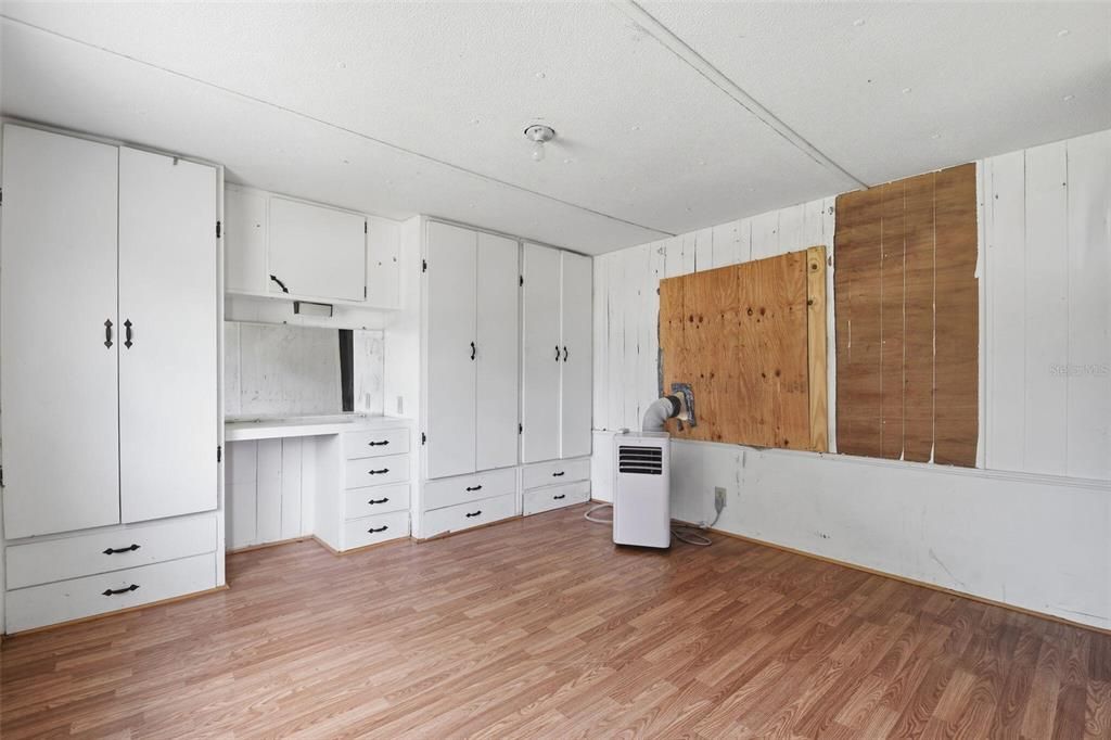 For Sale: $30,000 (2 beds, 1 baths, 672 Square Feet)
