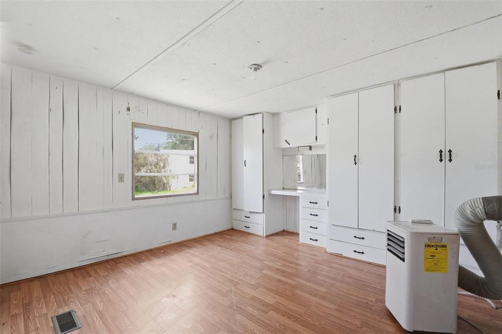 For Sale: $30,000 (2 beds, 1 baths, 672 Square Feet)