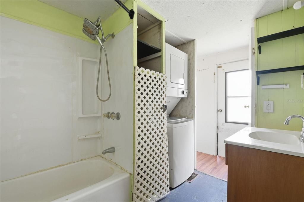For Sale: $30,000 (2 beds, 1 baths, 672 Square Feet)