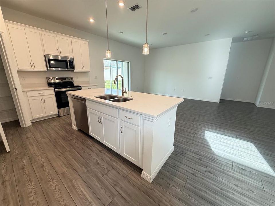 For Rent: $2,250 (4 beds, 3 baths, 2000 Square Feet)