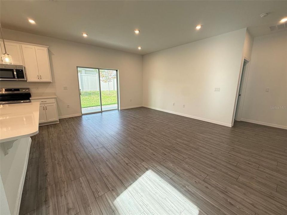 For Rent: $2,250 (4 beds, 3 baths, 2000 Square Feet)