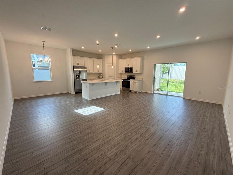For Rent: $2,250 (4 beds, 3 baths, 2000 Square Feet)