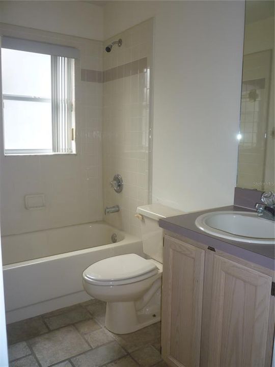 For Rent: $2,250 (3 beds, 2 baths, 1817 Square Feet)