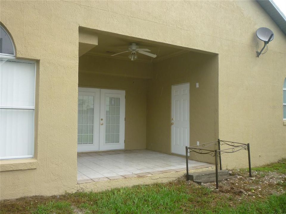For Rent: $2,250 (3 beds, 2 baths, 1817 Square Feet)