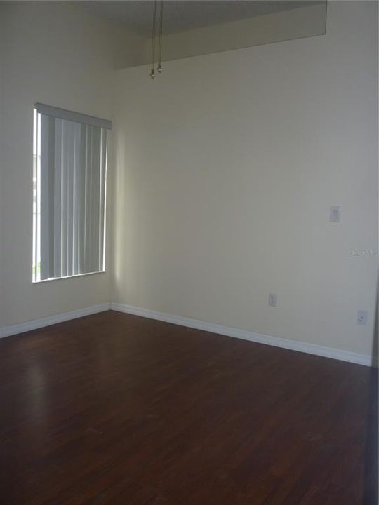 For Rent: $2,250 (3 beds, 2 baths, 1817 Square Feet)
