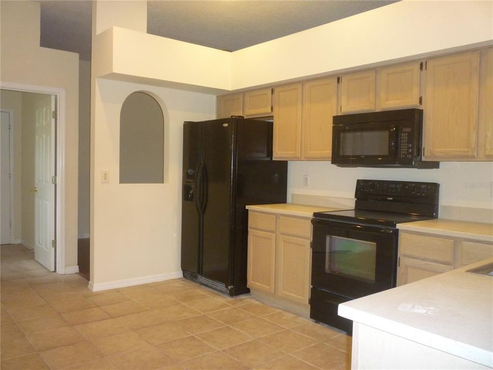 For Rent: $2,250 (3 beds, 2 baths, 1817 Square Feet)