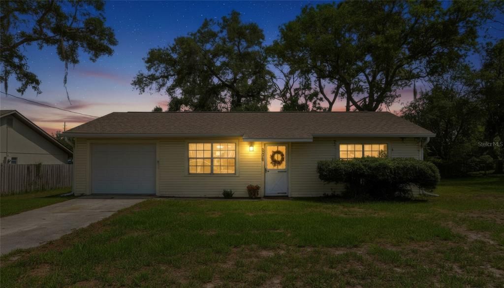 For Sale: $210,000 (2 beds, 1 baths, 832 Square Feet)