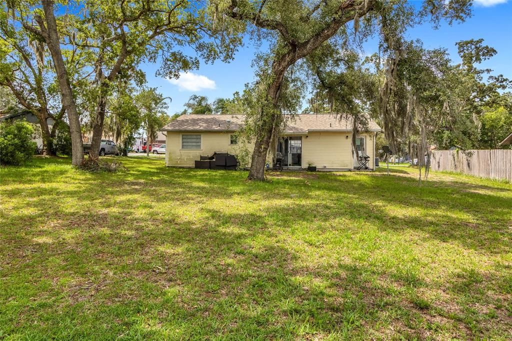For Sale: $210,000 (2 beds, 1 baths, 832 Square Feet)