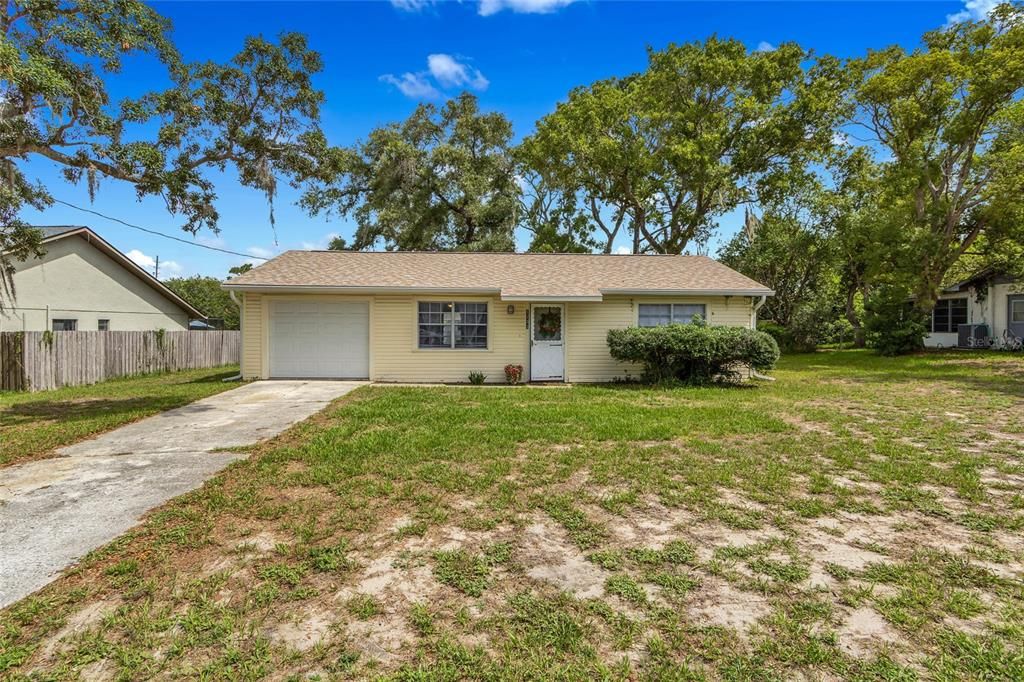 For Sale: $210,000 (2 beds, 1 baths, 832 Square Feet)