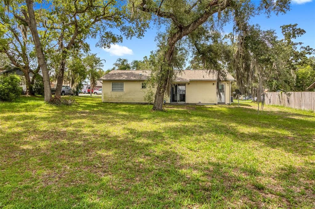 For Sale: $199,900 (2 beds, 1 baths, 832 Square Feet)