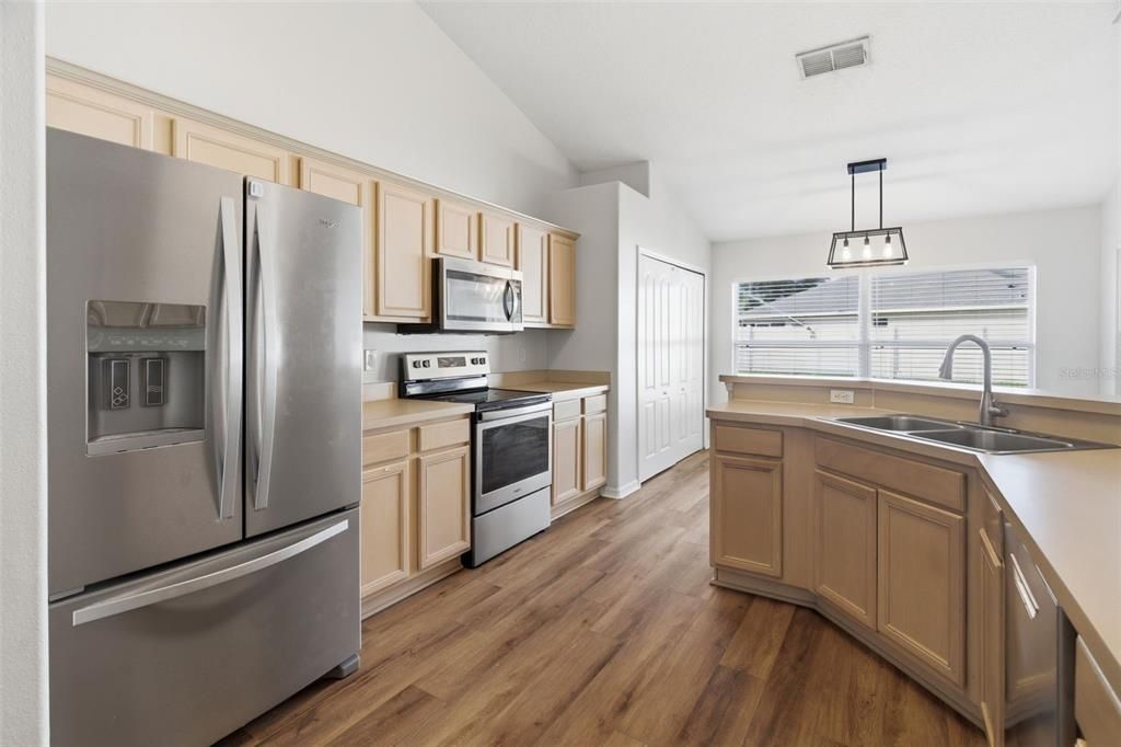 For Rent: $2,600 (3 beds, 2 baths, 1719 Square Feet)
