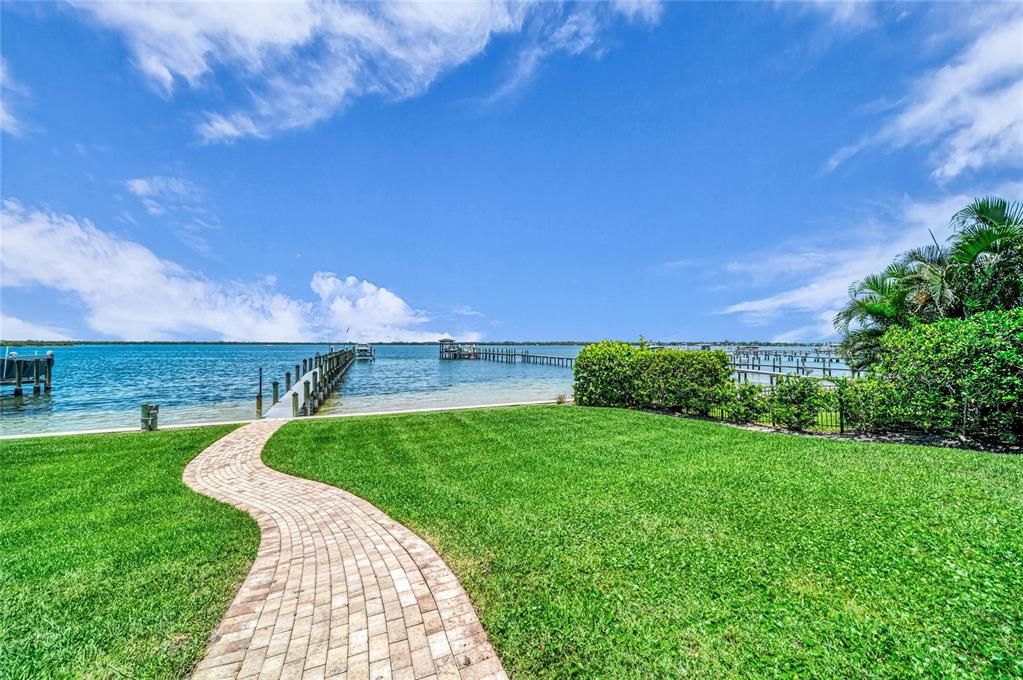 En Venta: $5,495,000 (4 camas, 5 baños, 6431 Pies cuadrados)
