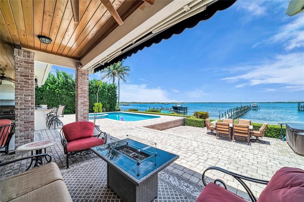 En Venta: $5,495,000 (4 camas, 5 baños, 6431 Pies cuadrados)