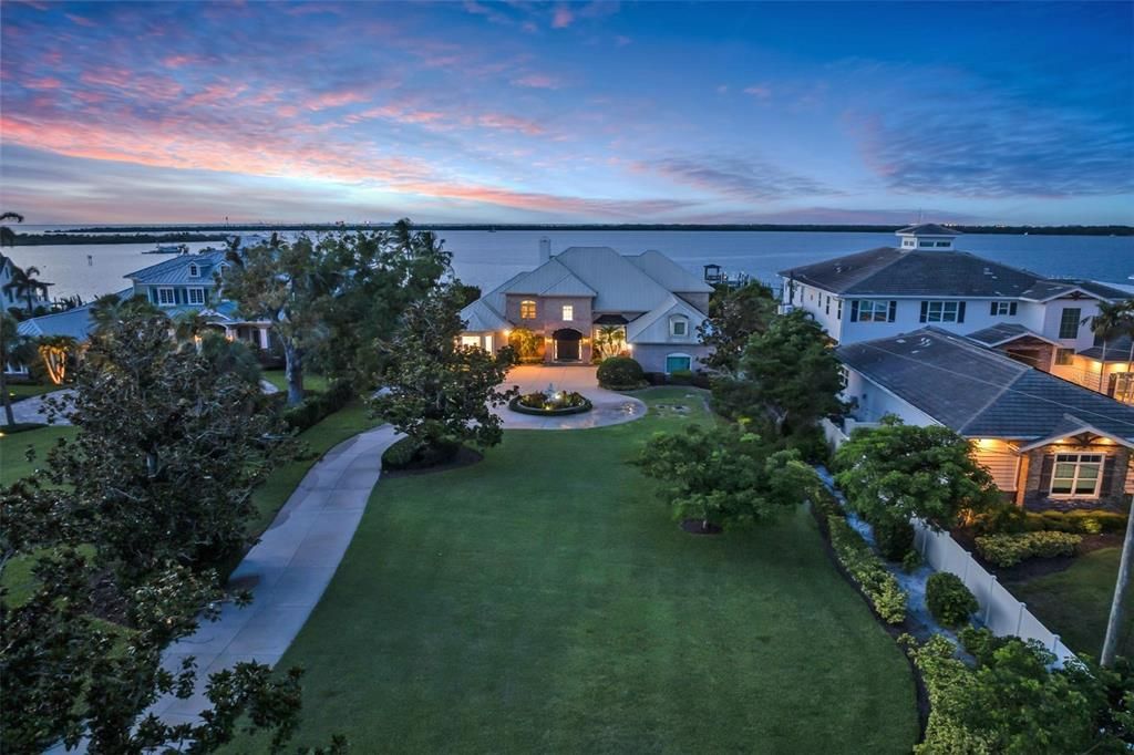 En Venta: $5,495,000 (4 camas, 5 baños, 6431 Pies cuadrados)