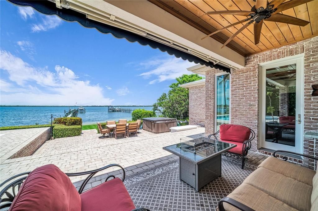 En Venta: $5,495,000 (4 camas, 5 baños, 6431 Pies cuadrados)