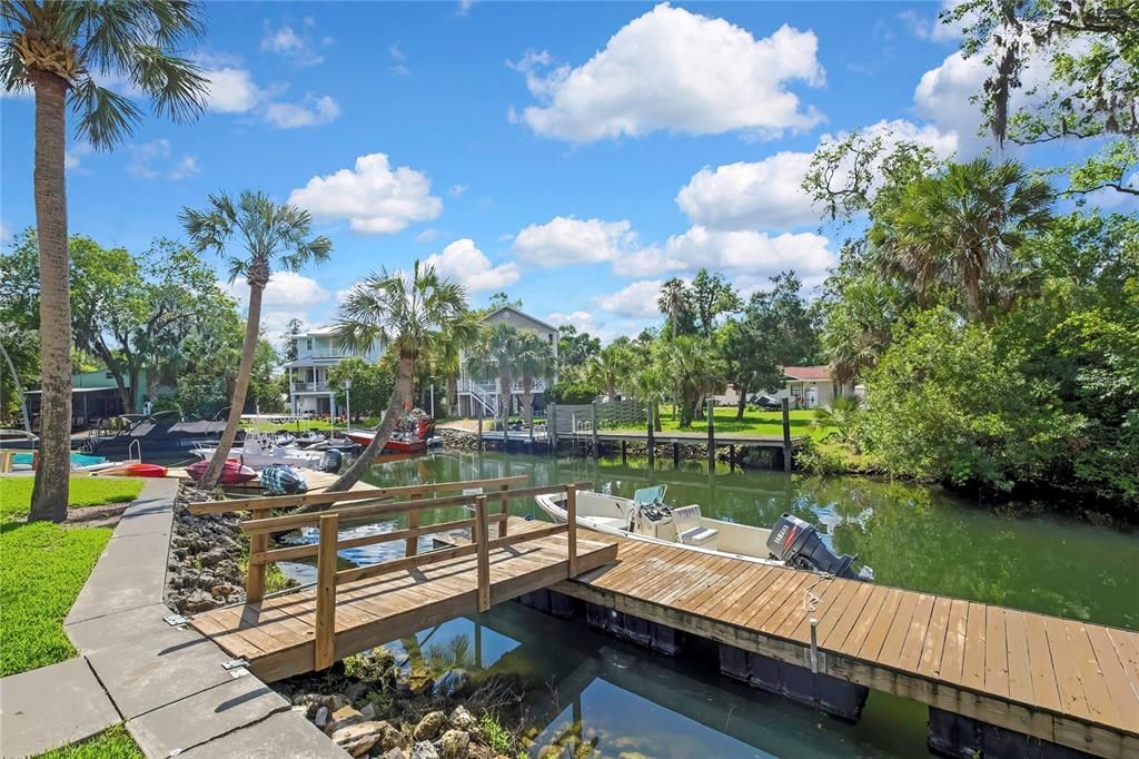 For Sale: $349,900 (2 beds, 2 baths, 1248 Square Feet)