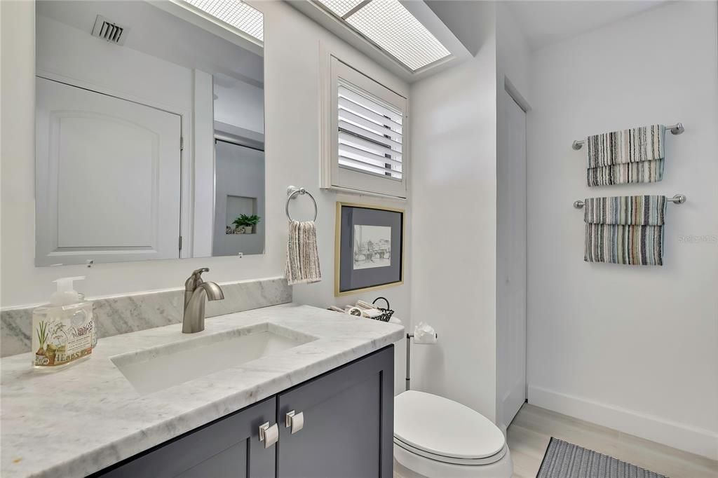 For Sale: $349,900 (2 beds, 2 baths, 1248 Square Feet)