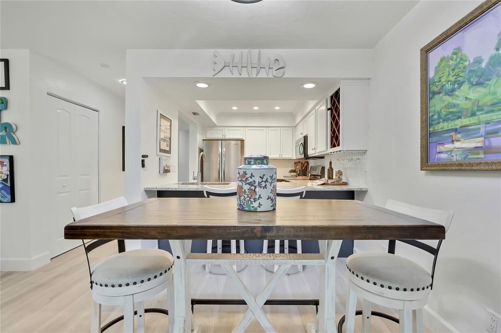For Sale: $349,900 (2 beds, 2 baths, 1248 Square Feet)