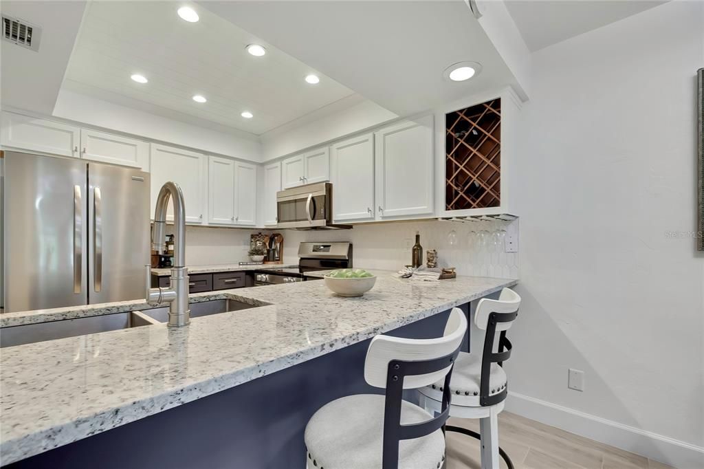 For Sale: $349,900 (2 beds, 2 baths, 1248 Square Feet)
