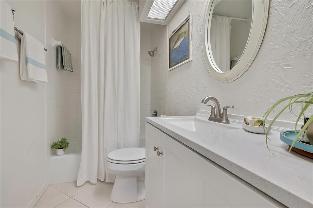 For Sale: $349,900 (2 beds, 2 baths, 1248 Square Feet)