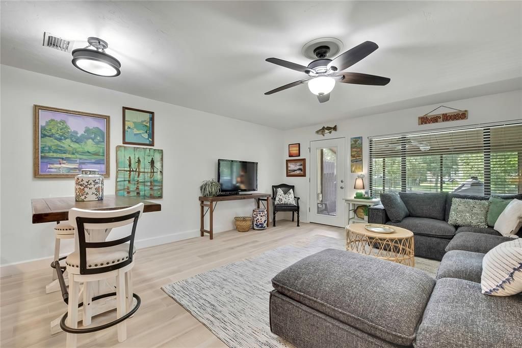 For Sale: $349,900 (2 beds, 2 baths, 1248 Square Feet)