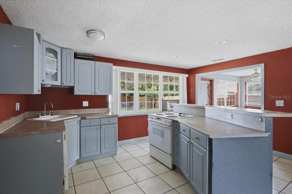 For Sale: $250,000 (3 beds, 2 baths, 1405 Square Feet)