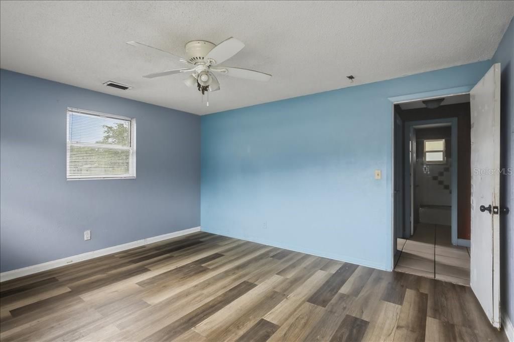 For Sale: $250,000 (3 beds, 2 baths, 1405 Square Feet)