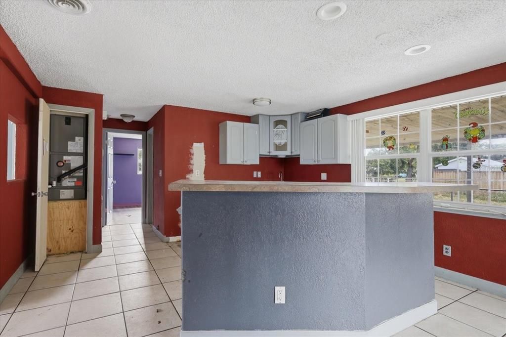 For Sale: $250,000 (3 beds, 2 baths, 1405 Square Feet)