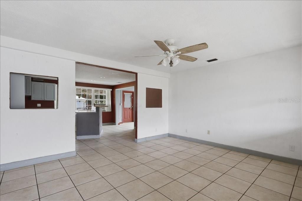 For Sale: $250,000 (3 beds, 2 baths, 1405 Square Feet)