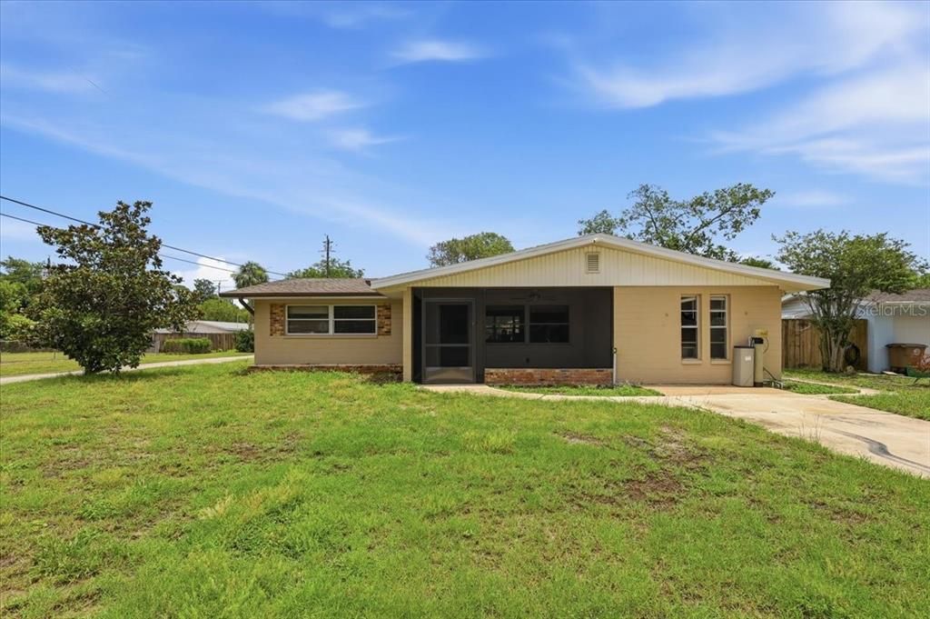 For Sale: $250,000 (3 beds, 2 baths, 1405 Square Feet)