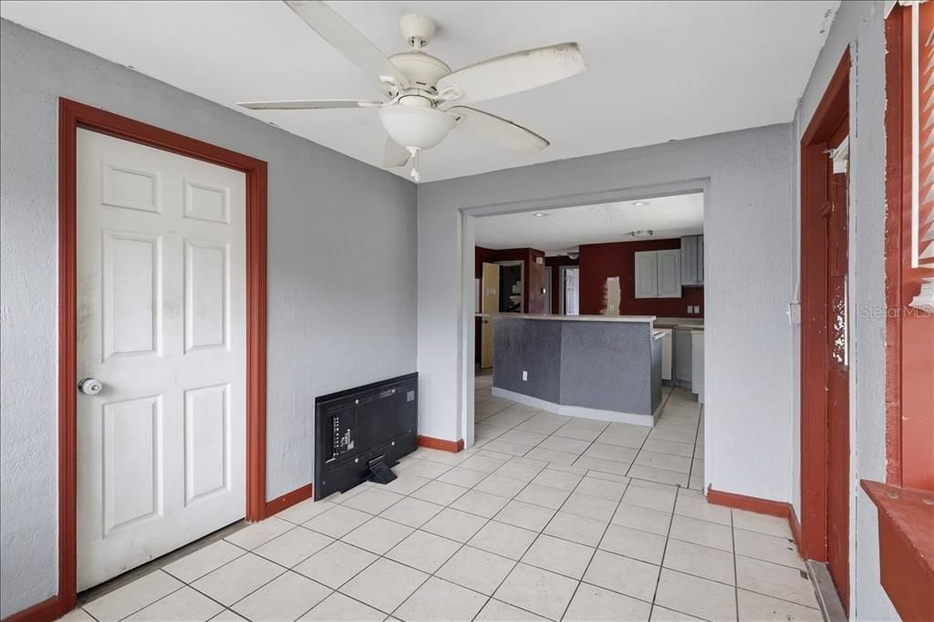 For Sale: $250,000 (3 beds, 2 baths, 1405 Square Feet)