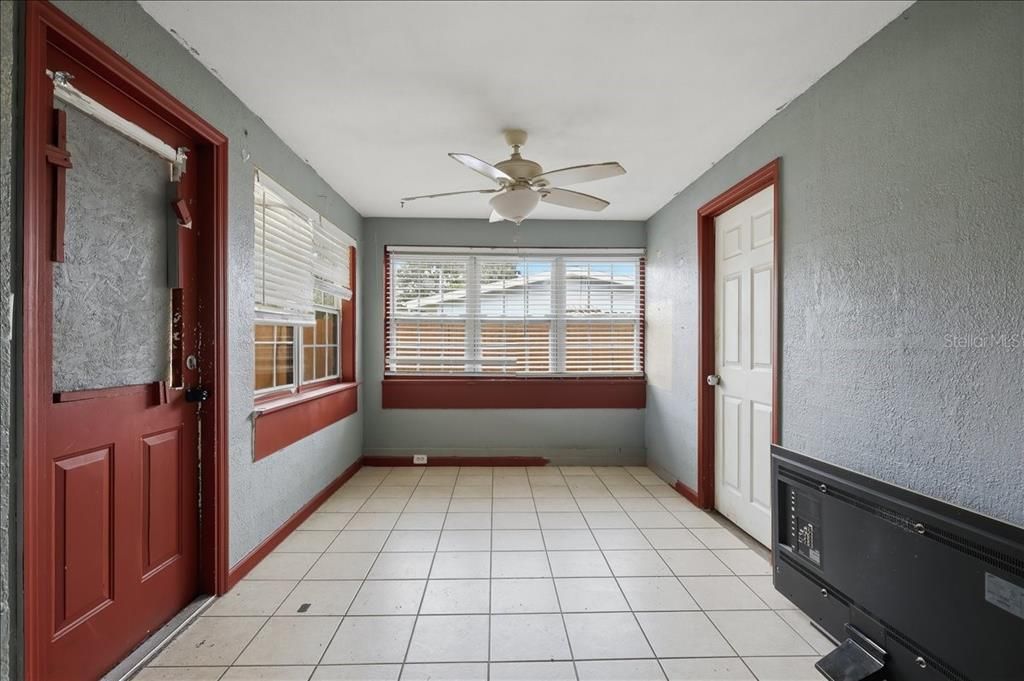 For Sale: $250,000 (3 beds, 2 baths, 1405 Square Feet)