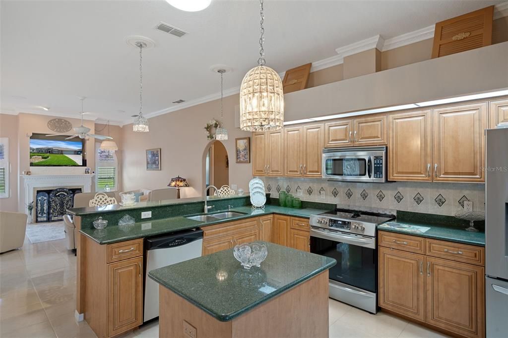 For Sale: $399,900 (3 beds, 2 baths, 2335 Square Feet)