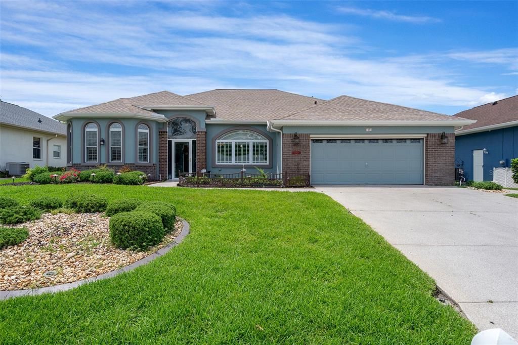For Sale: $399,900 (3 beds, 2 baths, 2335 Square Feet)