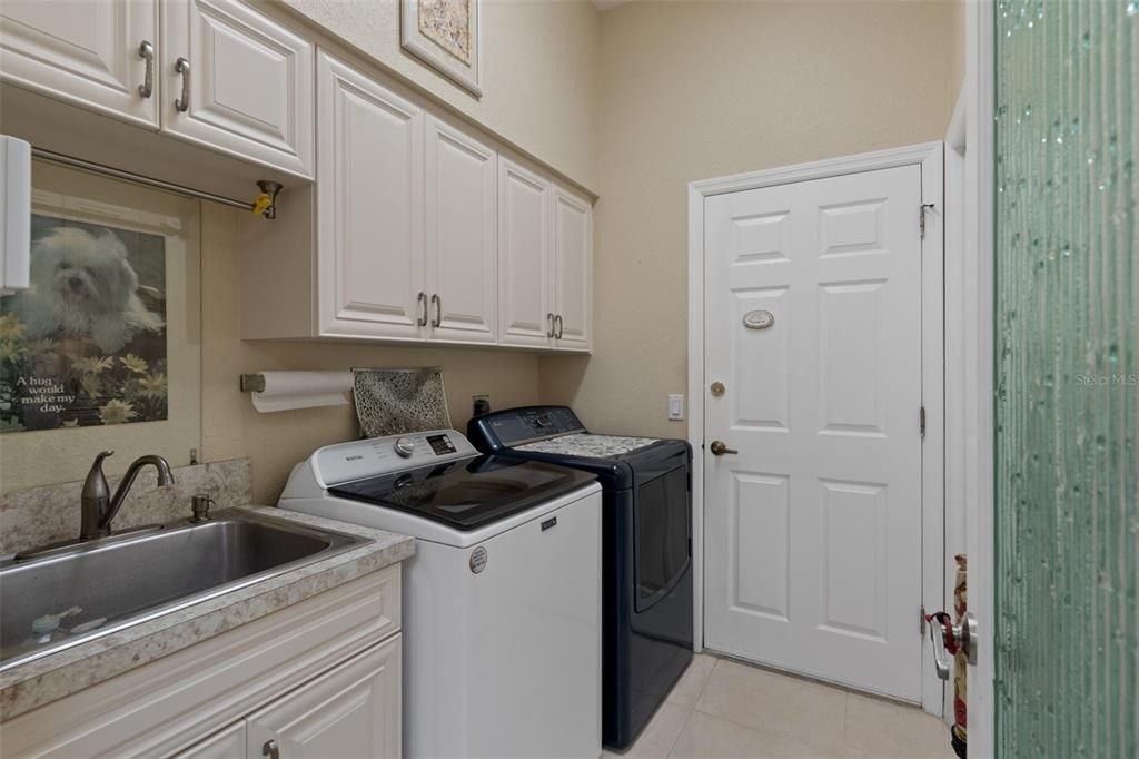 For Sale: $399,900 (3 beds, 2 baths, 2335 Square Feet)